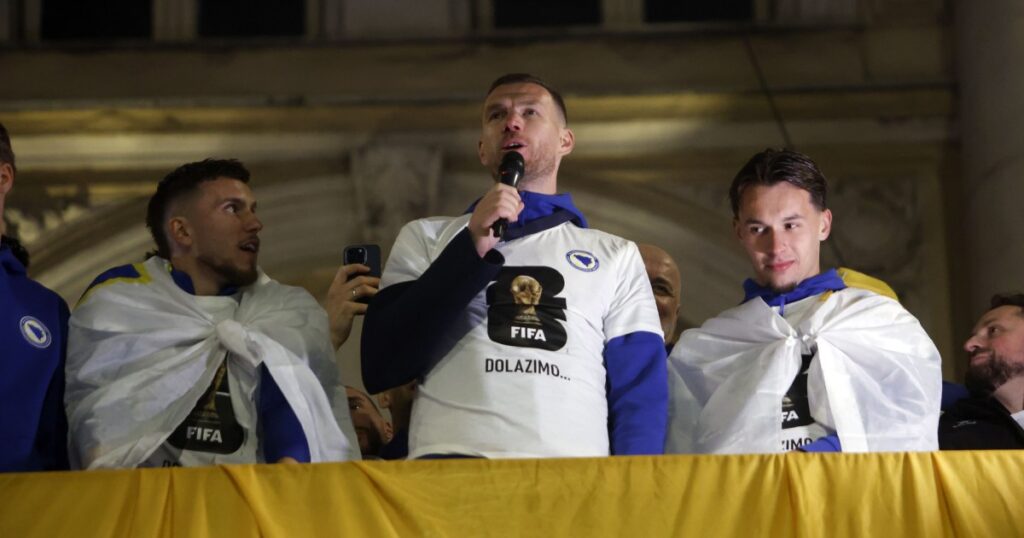 Desetine hiljada ljudi dočekalo reprezentativce BiH ispred Vječne vatre u Sarajevu