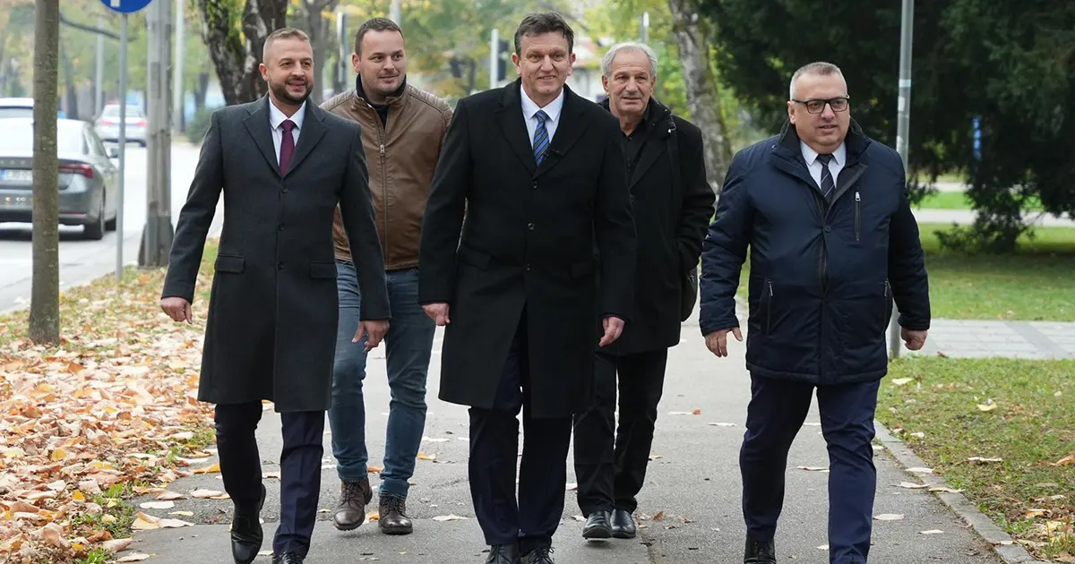 Branko Blanuša sa nekim od članova SDS-a