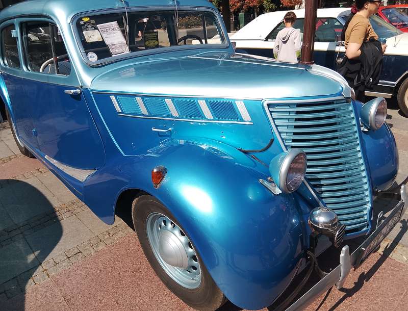 Na Trgu mladih u Brčkom otvorena izložba "oldtajmera"
