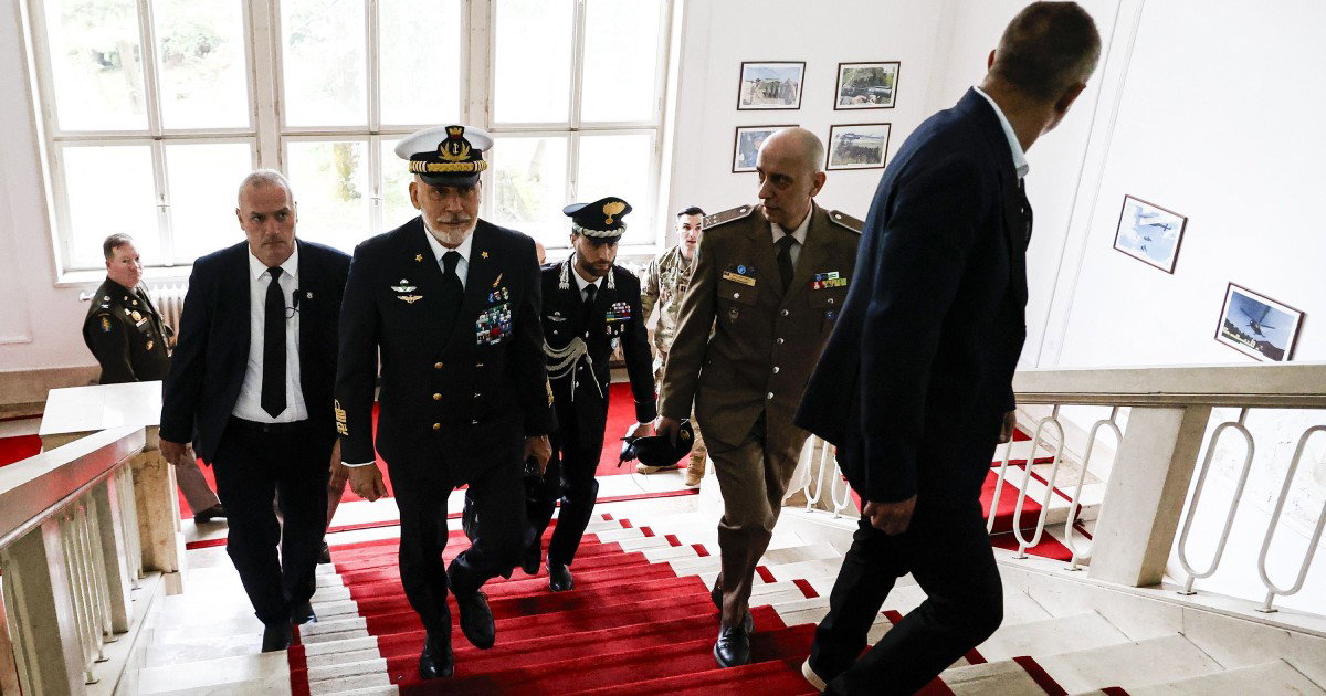Predsjedavajući Vojnog odbora NATO-a admiral Giuseppe Cavo Dragone poručio je nakon sastanka s delegacijom Ministarstva odbrane i Oružanih snaga Bosne i Hercegovine da je zapadni Balkan od strateškog značaja za NATO te da je njihova predanost stabilnosti u našem regionu snažna i dugoročna