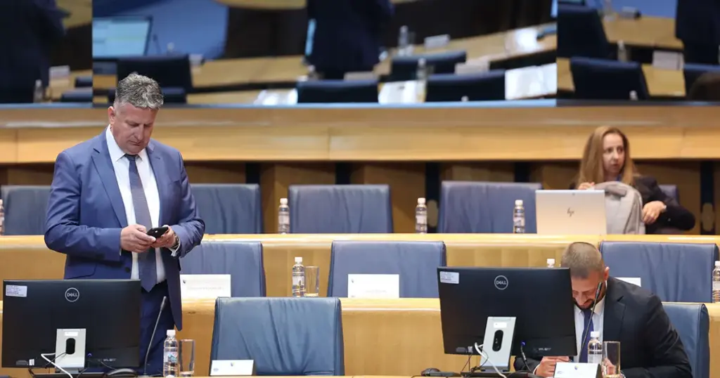 Stigao dopis SNSD-a, sjednica Doma naroda prekinuta: “Ovo je napad na ustavni poredak BiH”