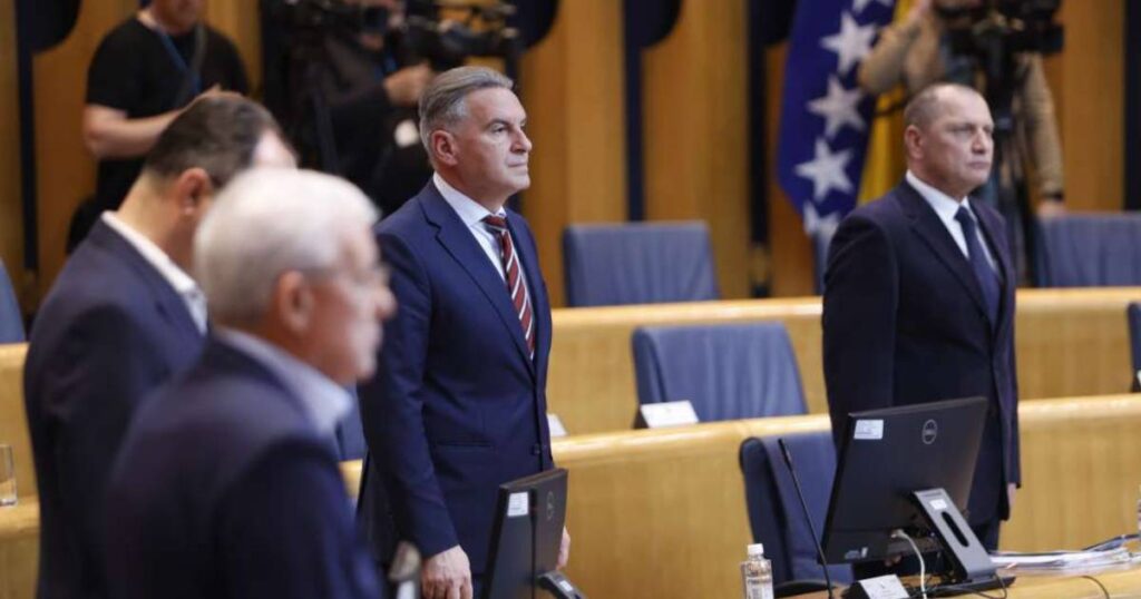 Smajić optužio Schmidta: Visoki predstavnik dao podršku SNSD-u i HDZ-u