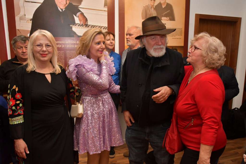 Izložba "Kemal Monteno - Pamtim samo sretne dane" otvorena u Zegrebu