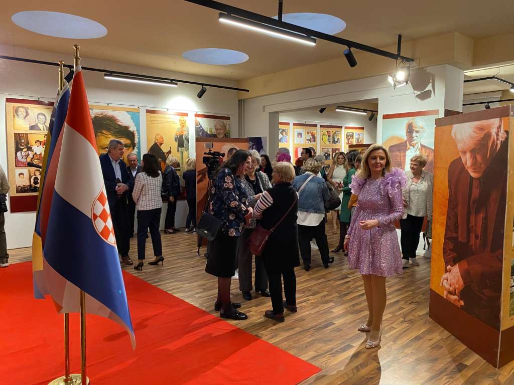 Izložba "Kemal Monteno - Pamtim samo sretne dane" otvorena u Zegrebu