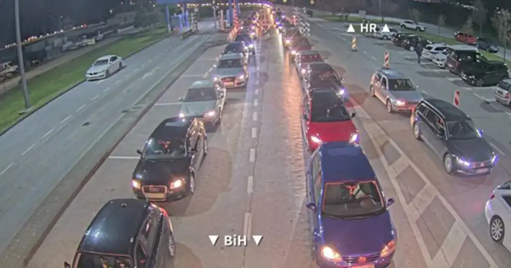 Haos na graničnim prijelazima: Na ulaz u BiH čeka se četiri sata, kolone duge kilometrima