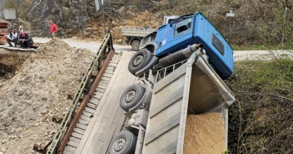 Urušio se drveni most u BiH, obustavljen saobraćaj