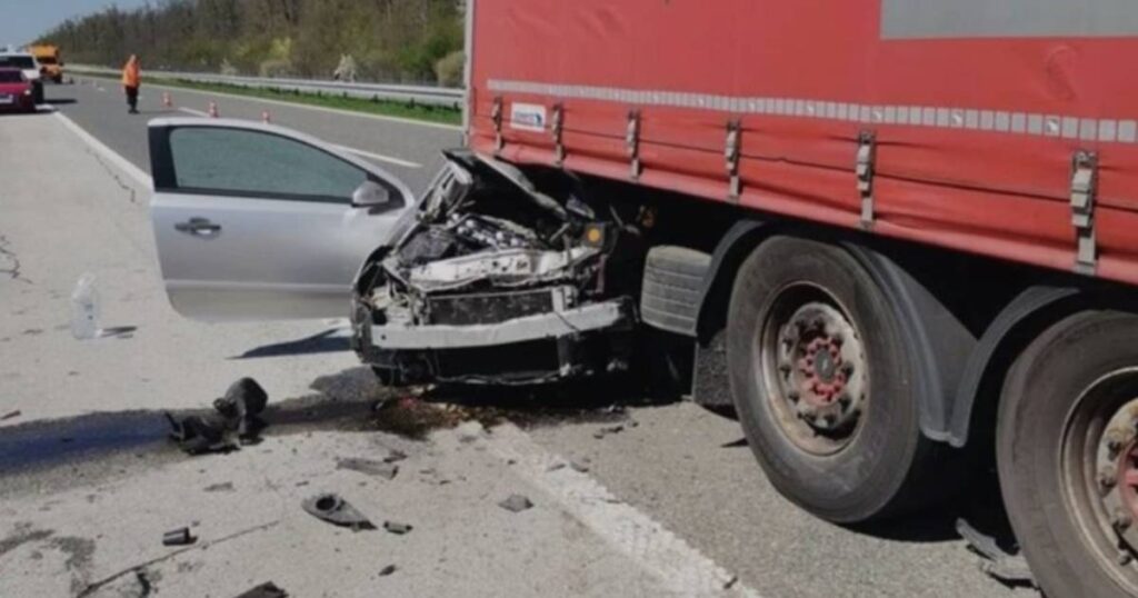 Teška nesreća na autoputu: Poginuo državljanin BiH, automobilom udario u kamion