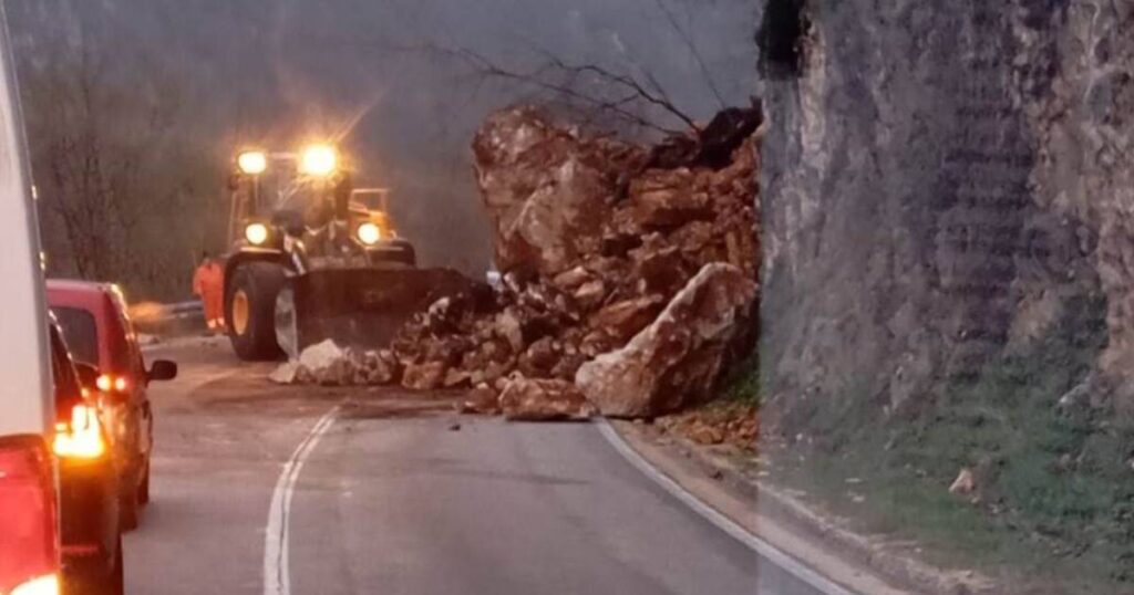 Obilne padavine izazvale haos na cestama: Klizišta, odroni i prekidi saobraćaja širom BiH