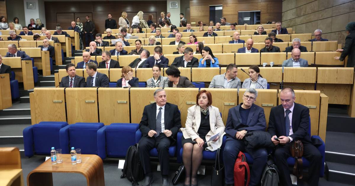 Klub SDA: Ekonomija FBiH dramatično pada, a vlast ne može održati ni sjednicu Parlamenta