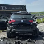 Automobili su potpuno uništeni