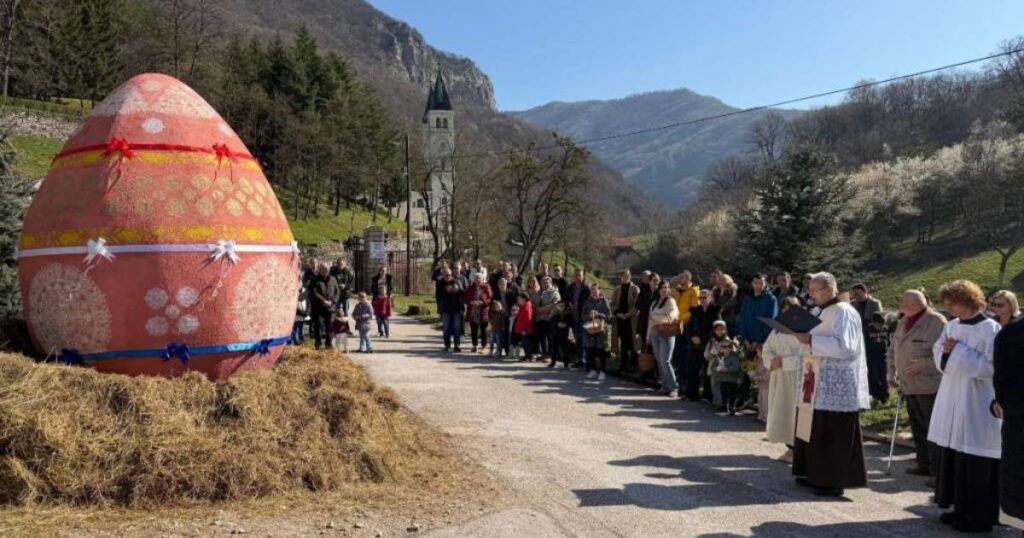 Kraljeva Sutjeska dobila uskrsno jaje visoko 3,33 metra