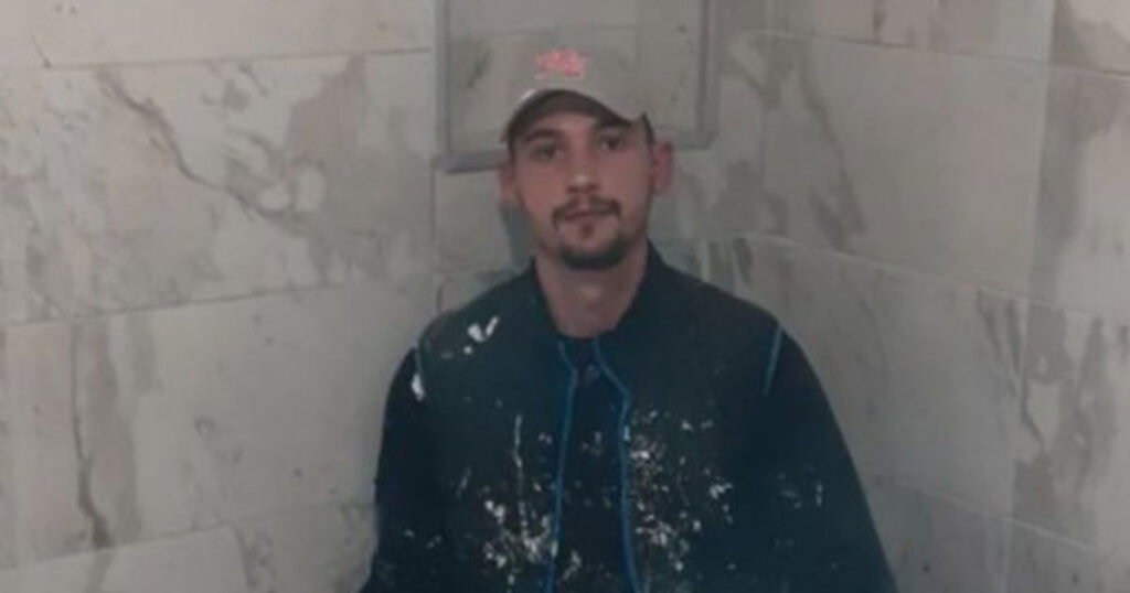 Vehid ubio tri druga s građevine