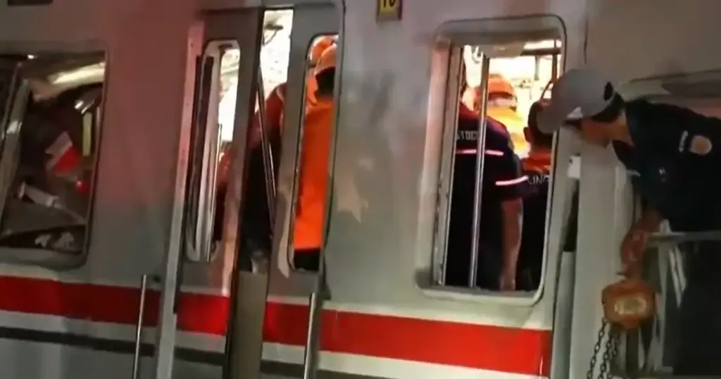 Stravičan sudar dva voza: Najmanje 14 osoba poginulo, neki su još ostali zarobljeni u vagonima