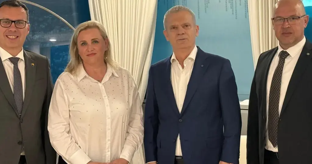 Zumra Begić preletjela u četvrtu stranku. U novoj su je nahvalili i svečano dočekali