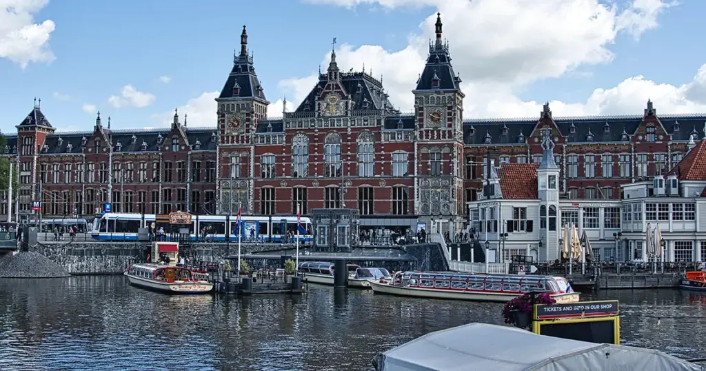 Amsterdam zabranio reklame za meso i fosilna goriva u javnom prostoru