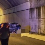 Automobil sa nadvožnjaka pao na autoput