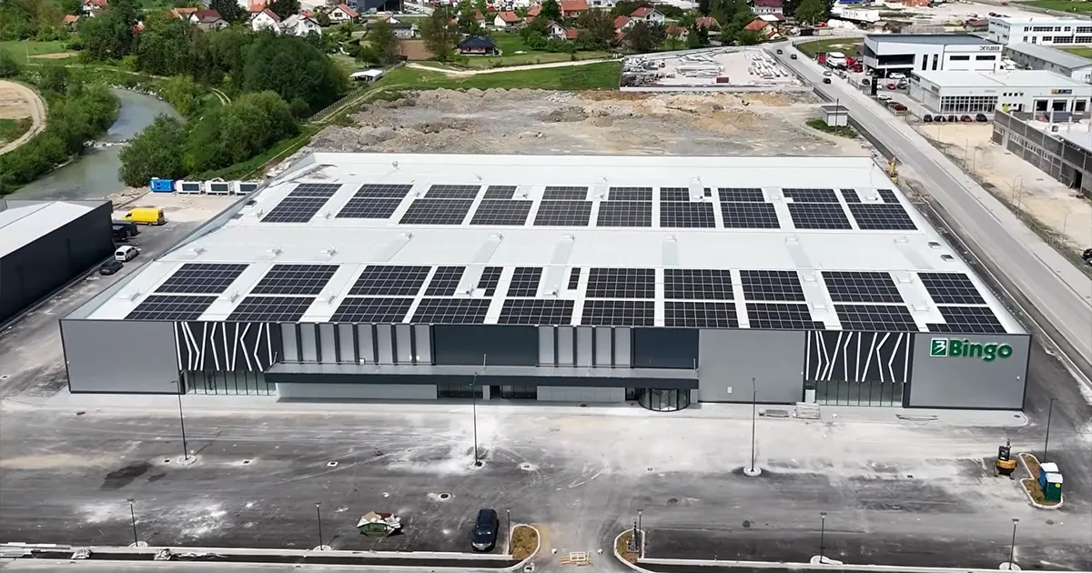Bingo gradi ogroman objekat nove generacije. Skoro cijeli krov je prekriven solarnim panelima