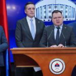 Željko Budimir (za govornicom) i Savo Minić (drugi s lijeva)