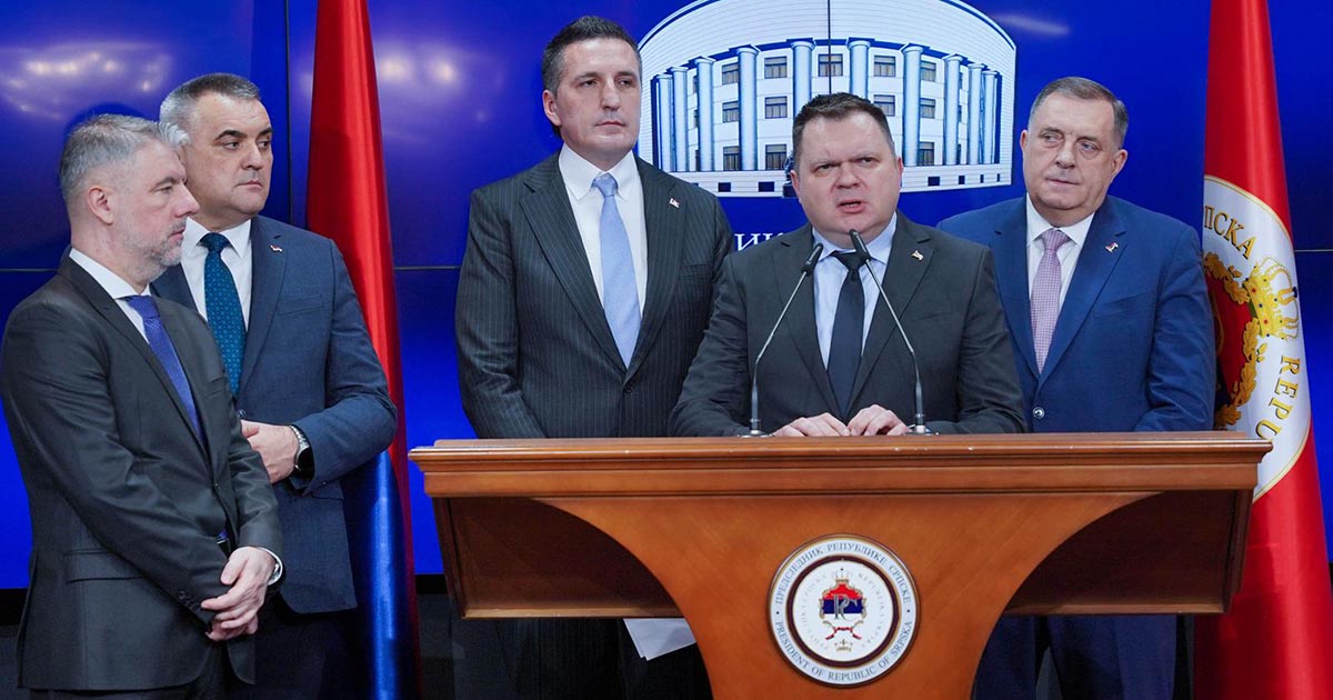 Željko Budimir (za govornicom) i Savo Minić (drugi s lijeva)