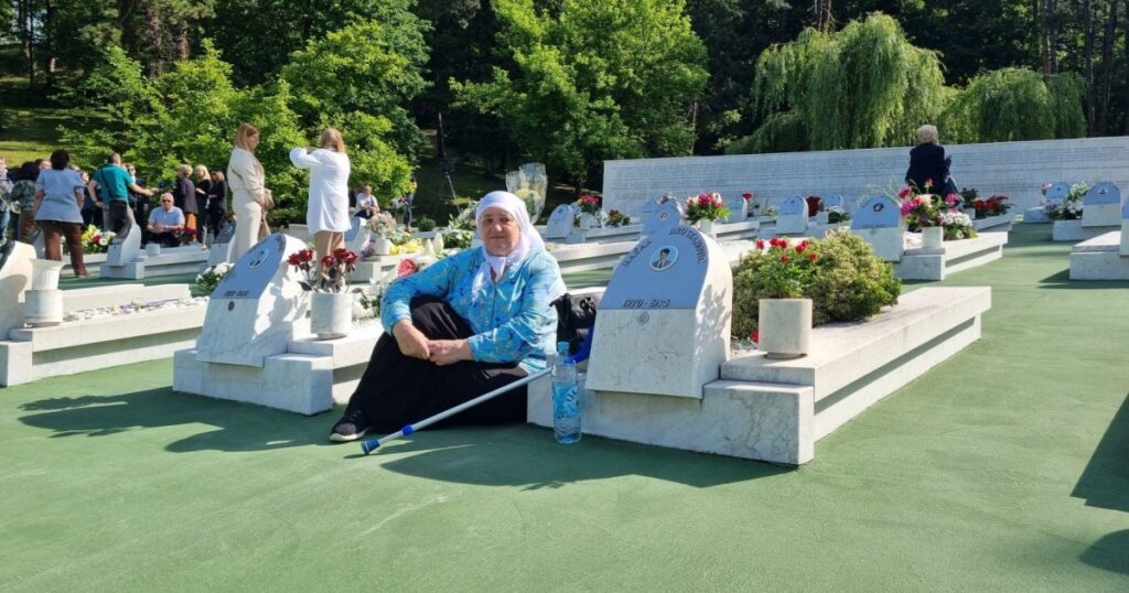 Dan žalosti u znak sjećanja na stradanje civila 25. maja 1995. godine na tuzlanskoj Kapiji