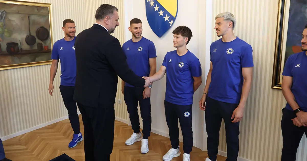 Konaković nogometnim reprezentativcima BiH uručio diplomatske pasoše