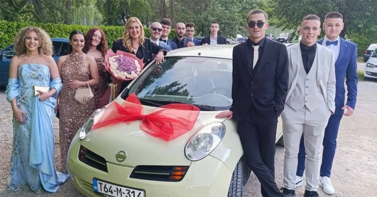 I ovo je BiH: Maturanti tajno uzeli automobil razrednici i vratili joj ga kao novog