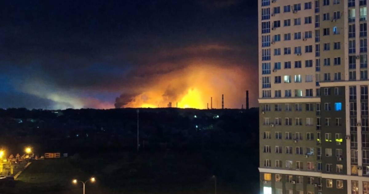 Veliki ukrajinski napad dronovima: Gori rafinerija, na meti vojne lokacije