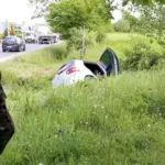 EUFOR-ova patrola spasila dvije osobe iz saobraćajne nesreće na cesti Gračanica-Tuzla