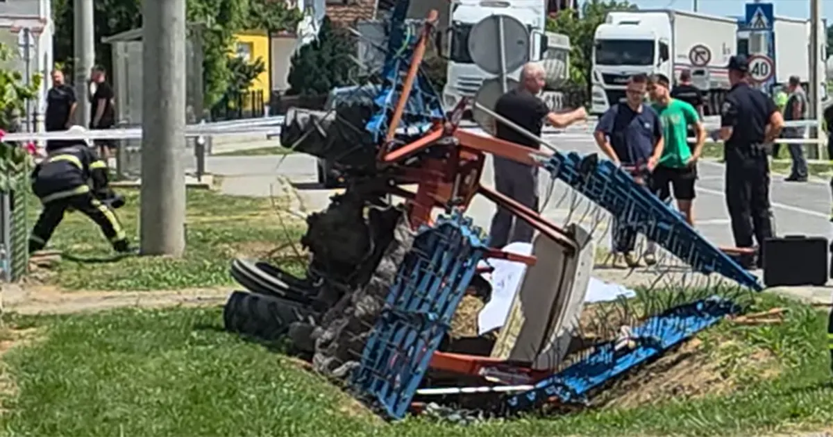 Vozač traktora se zabio u kamion ispred svoje kuće i poginuo na licu mjesta