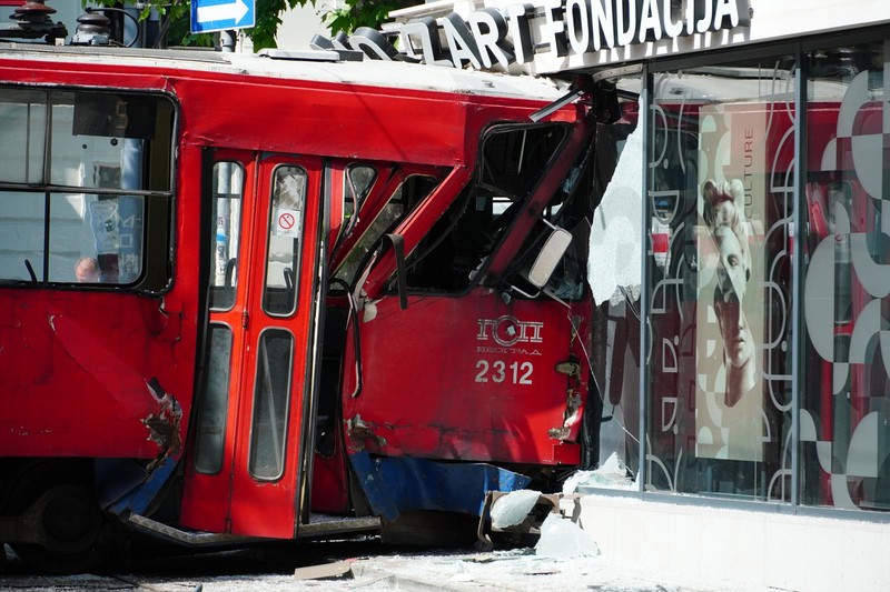 Beograd: Tramvaj udario u zgradu