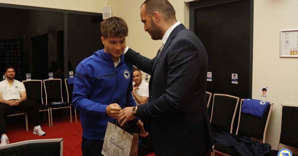 Zeljković donio poklone reprezentativcima