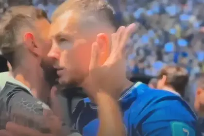 pažnju javnosti privukla je reakcija kapitena Edina Džeke nakon što je u drugom poluvremenu napustio teren