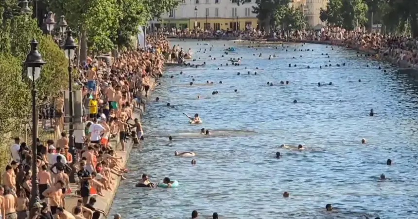 Parižani se kupaju u kanalu Saint-Martin uslijed velikih vrućina