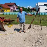 Ibrahim pokazuje mjesto gdje je pronašao minu