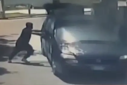 Četvorica muškaraca zapaljena u automobilu