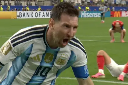 Lionel Messi slavi gol protiv Austrije