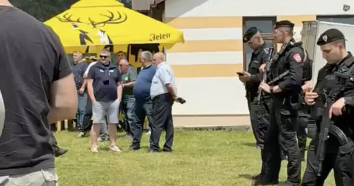 Ministar dobio žestoke kritike: “Čuva ga 30 specij