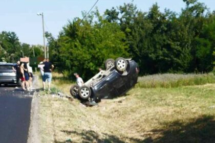 saobraćajna nesreća auto na krovu