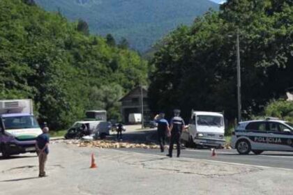 Teška saobraćajna nesreća kod Hadžića, saobraćaj obustavljen