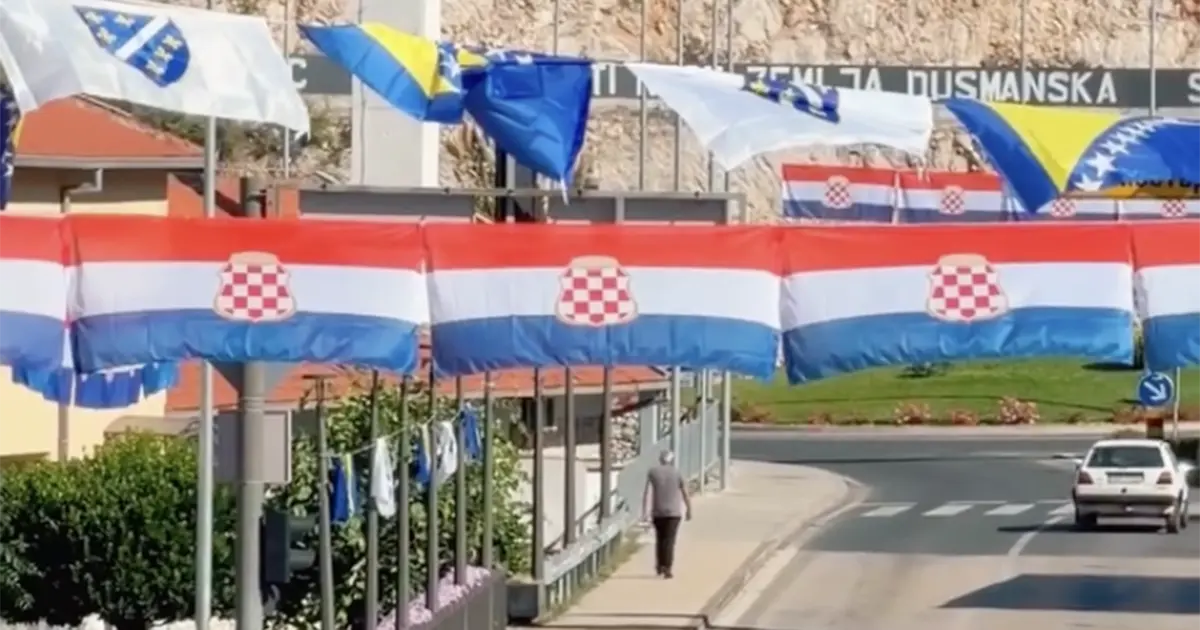 Može i ovako: U bh. gradu zajedno zastave BiH i Hr