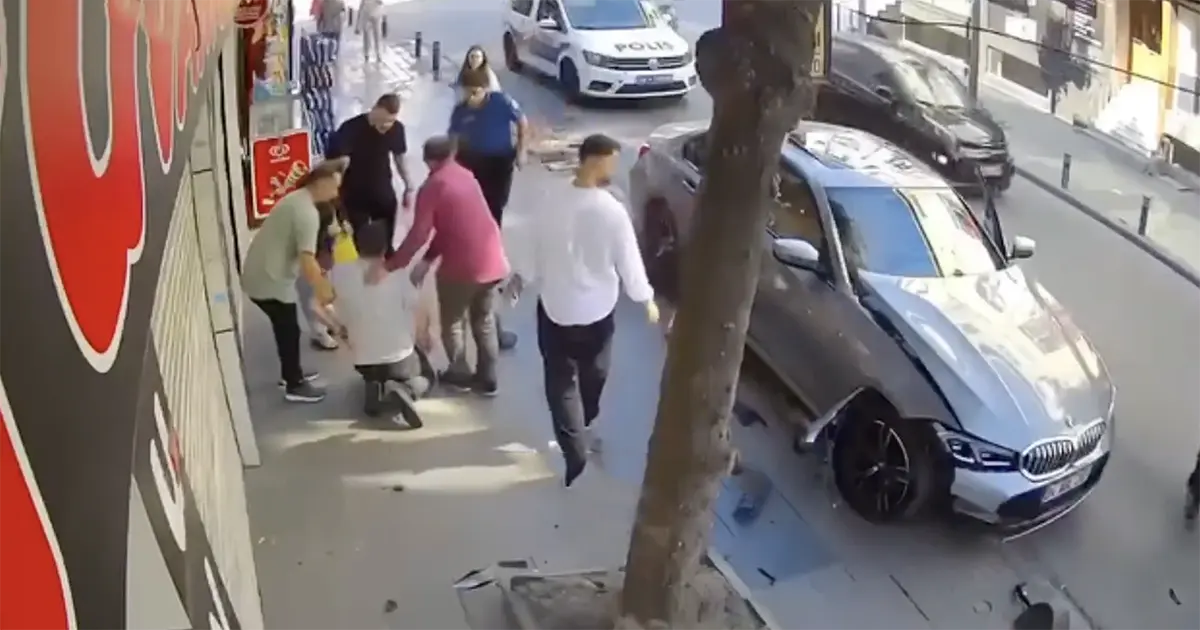 Vozač BMW-a udario pješaka, pa idućim potezom razb