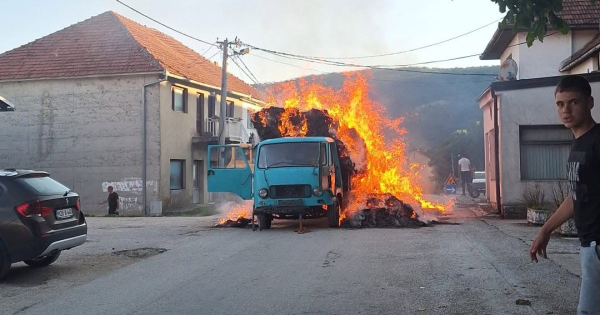 Izgorio kamion sa sijenom
