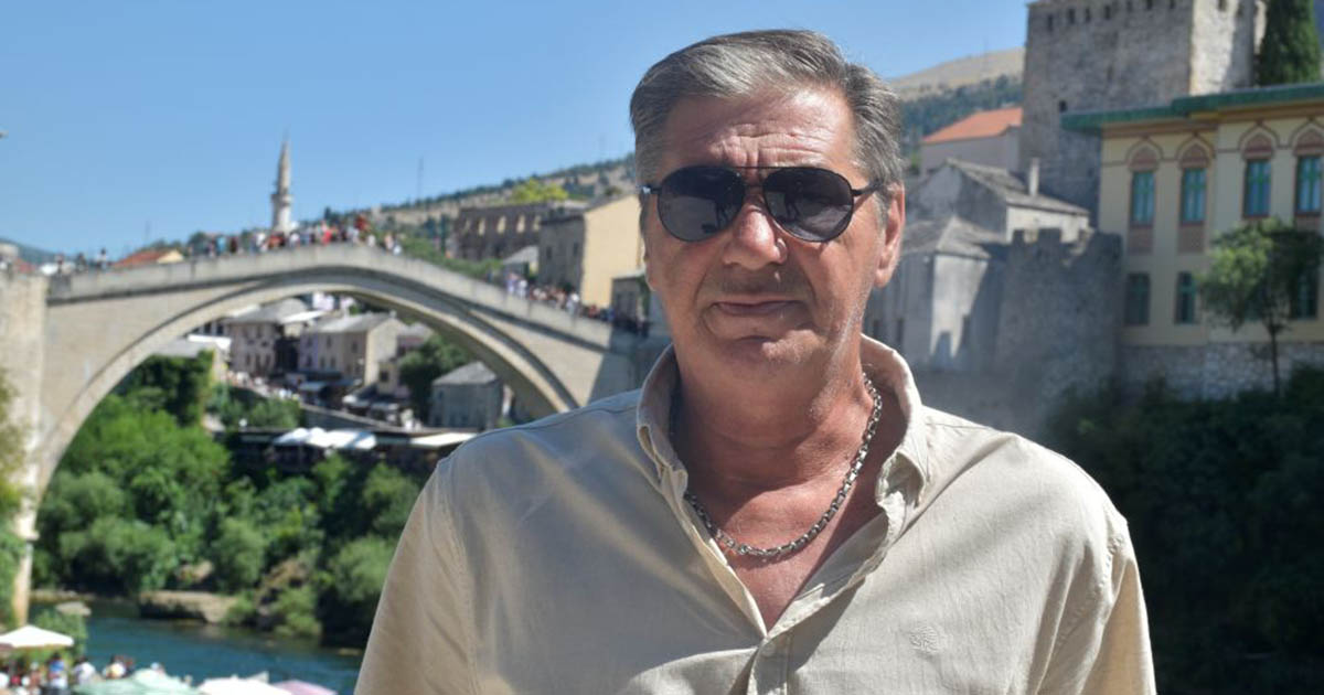 Skakao je za Lepu Brenu, nosio zastavu BiH i gledao rušenje Starog mosta