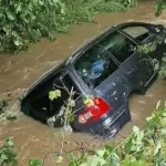 Automobilom sletio u rijeku Kreševčicu, život mu spasili policijski službenici