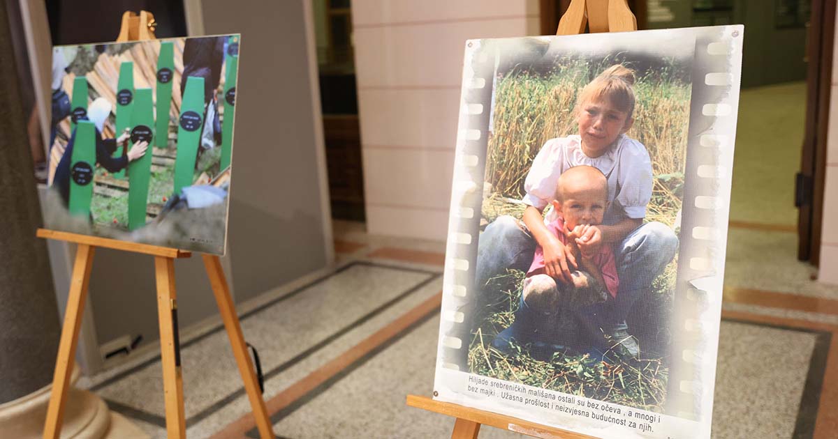 Predstavljena fotomonografija Ahmeta Bajrića, svjedočanstvo genocida u Srebrenici