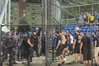 Bugarski navijači tražili obračun, zaustavila ih policija