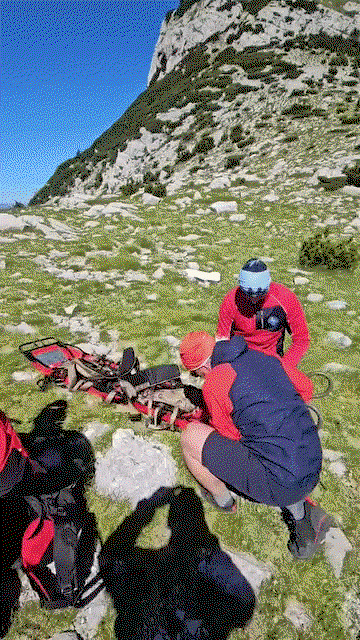 Izvlačenje beživotnog tijela sa planine Prenj