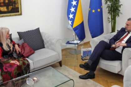 Hanka Paldum dobila diplomatski pasoš BiH