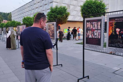 U Travniku postavljena izložba plakata bh. filmova