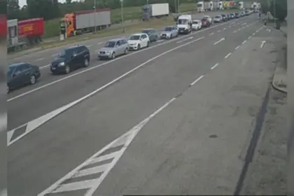Kolona vozila na GP Izačić